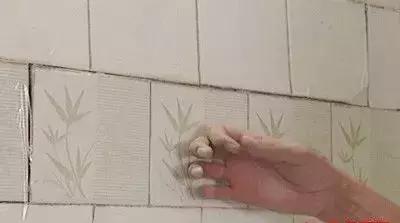 做過防水后 墻面瓷磚起鼓、脫落，誰的問題？ 衛(wèi)生間防水 JS防水涂料 防水施工 第1張