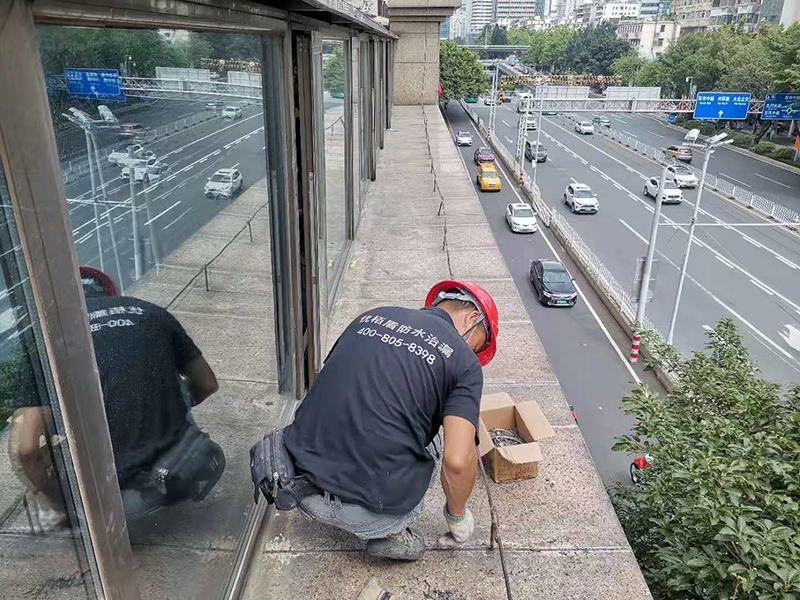 商業(yè)廣場女兒墻防水補漏