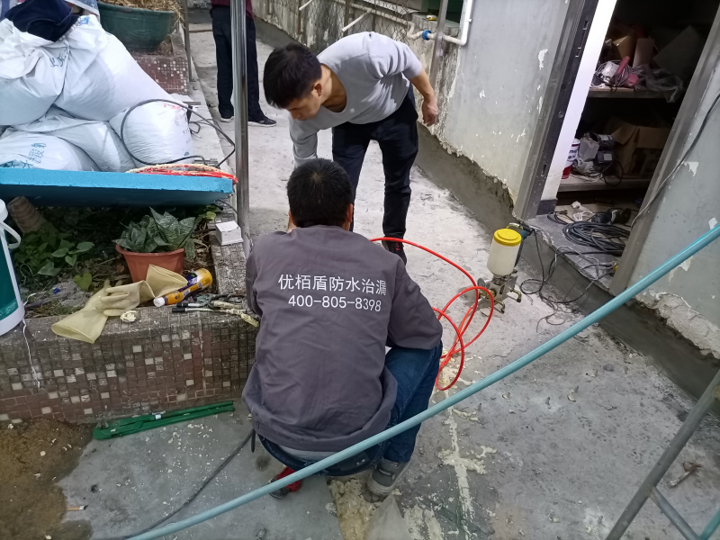小區(qū)屋面裂縫注漿防水補(bǔ)漏